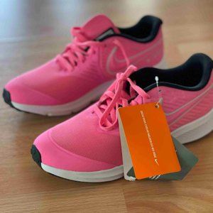 NWT  Nike Star Runner 2.0 Girl’s Hot Pink Shoes Youth Size 5.5 youth (womens 7)